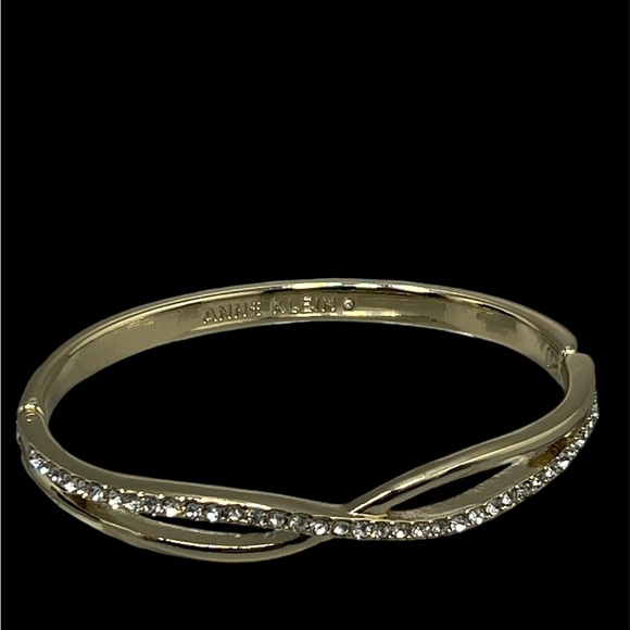 Anne Klein
Crystal Crisscross Bangle Bracelet - Picture 2 of 7